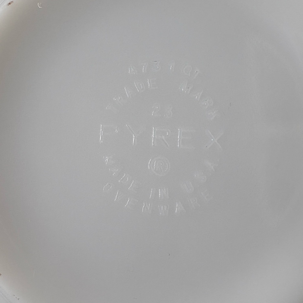 Vintage Pyrex milk glass Willow print 1 quart Casserole Dish - Picture 5 of 5